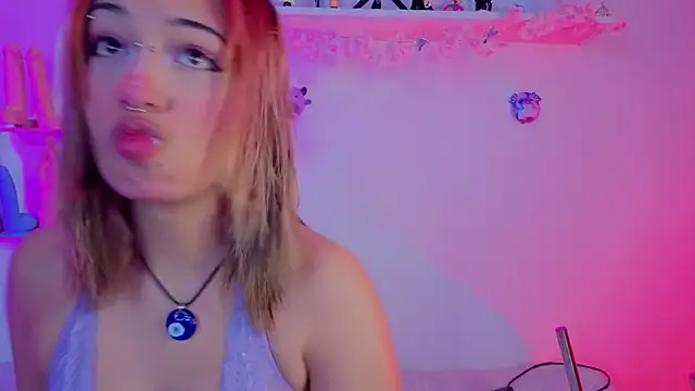 zoelight18 online show from December 3, 2025, 7:12 pm