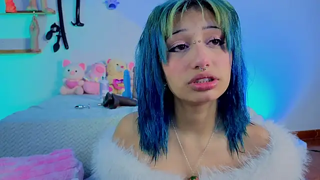 zoelight18 online show from March 12, 2026, 12:11 pm