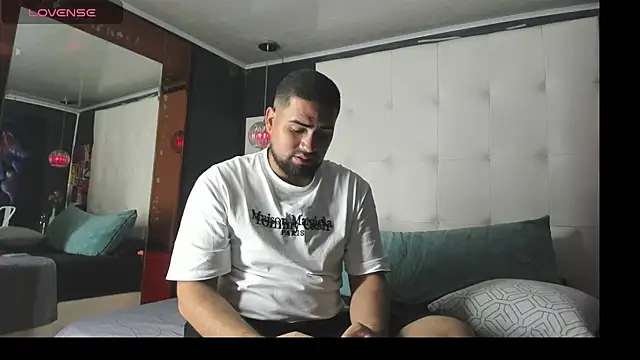 Yuber3 online show from January 13, 2026, 11:10 pm