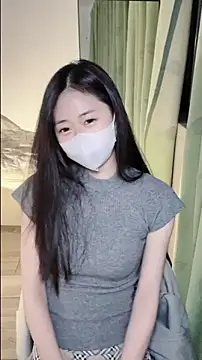 Snapshot of Ninii-b chatting on November 3, 2025, 1:23 pm Ninii-b online show from November 3, 2025, 1:23 pm