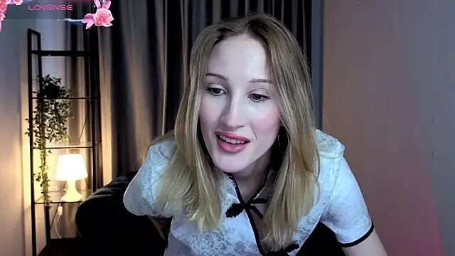 BiancaHelo online show from October 9, 2025, 2:26 pm