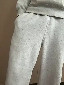 iikangi online show from March 3, 2026, 3:56 am