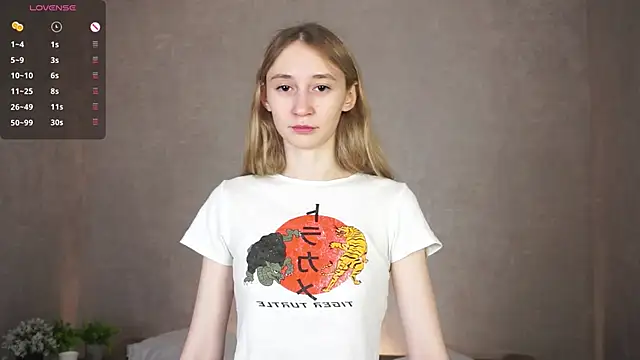 BeatrixHiett online show from September 24, 2025, 4:05 am