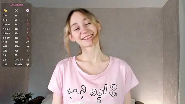 BeatrixHiett online show from October 25, 2025, 2:30 am