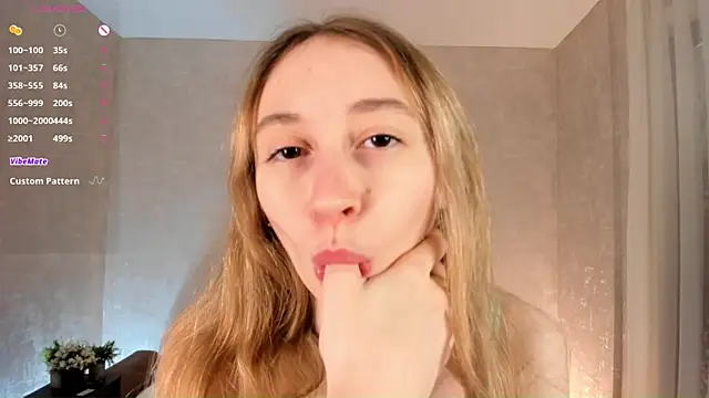 BeatrixHiett online show from November 2, 2025, 4:37 am