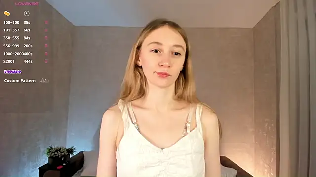 BeatrixHiett online show from November 5, 2025, 4:01 am