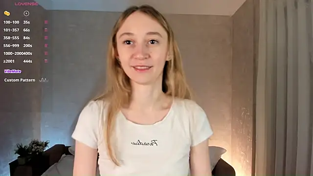 BeatrixHiett online show from November 7, 2025, 3:06 am