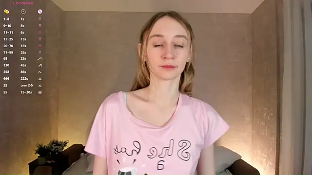 BeatrixHiett online show from November 10, 2025, 6:01 am