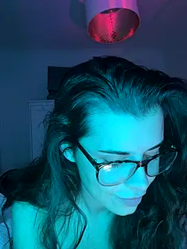 Snapshot of AlitaNova chatting on October 5, 2025, 9:56 pm AlitaNova online show from October 5, 2025, 9:56 pm