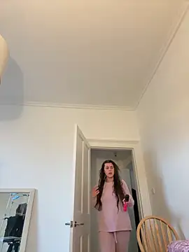 AlitaNova online show from November 20, 2025, 1:44 pm