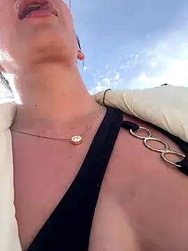 Ninabigtitied online show from September 27, 2025, 10:53 am