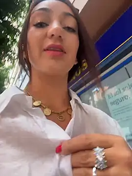 Ninabigtitied online show from December 14, 2025, 1:16 pm