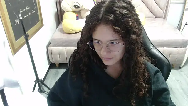 Velvet Moon V online show from November 22, 2025, 1:10 pm