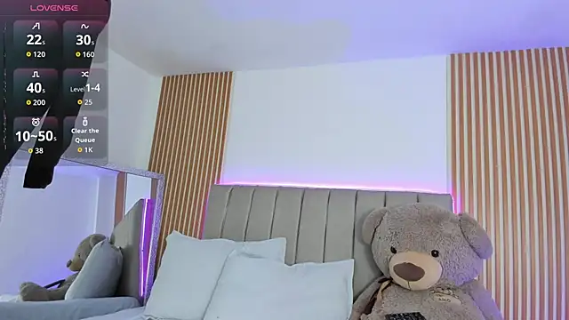 naishaa  online show from October 1, 2025, 6:58 pm