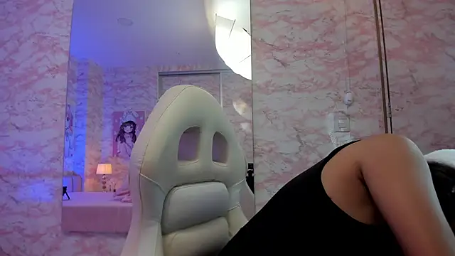 Snapshot of Lhea_Foxx chatting on November 6, 2025, 12:00 am Lhea Foxx online show from November 6, 2025, 12:00 am