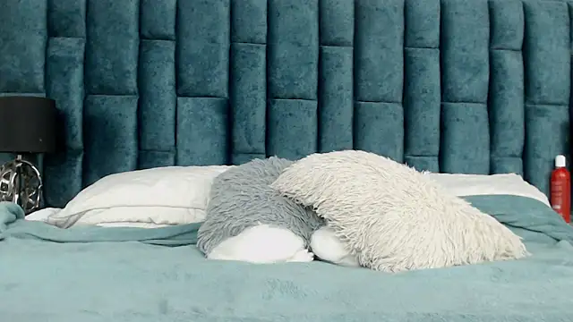 Emma Foxi online show from November 18, 2025, 8:46 pm