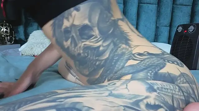 Emma Foxi online show from April 7, 2026, 9:04 pm