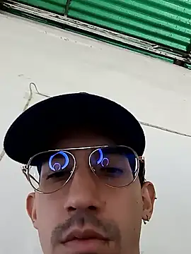 Dilanstrawberry online show from March 4, 2026, 3:51 pm