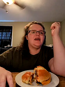 Snapshot of TheMistyPrice chatting on October 24, 2025, 1:29 pm TheMistyPrice online show from October 24, 2025, 1:29 pm