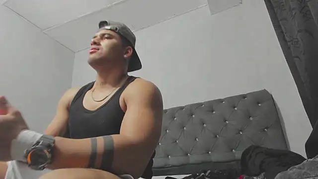 Snapshot of evan_hardy chatting on October 8, 2025, 3:26 am evan hardy online show from October 8, 2025, 3:26 am