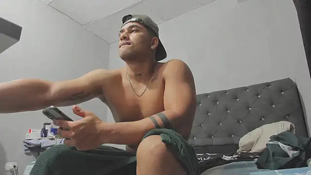 Snapshot of evan_hardy chatting on October 22, 2025, 3:51 am evan hardy online show from October 22, 2025, 3:51 am