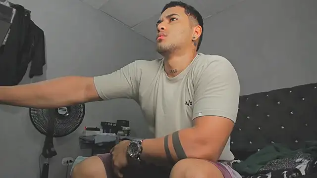 Snapshot of evan_hardy chatting on October 31, 2025, 9:27 pm evan hardy online show from October 31, 2025, 9:27 pm