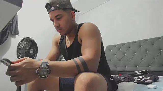 Snapshot of evan_hardy chatting on November 5, 2025, 3:06 am evan hardy online show from November 5, 2025, 3:06 am