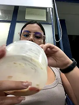 Snapshot of LICEET chatting on October 6, 2025, 11:46 pm LICEET online show from October 6, 2025, 11:46 pm