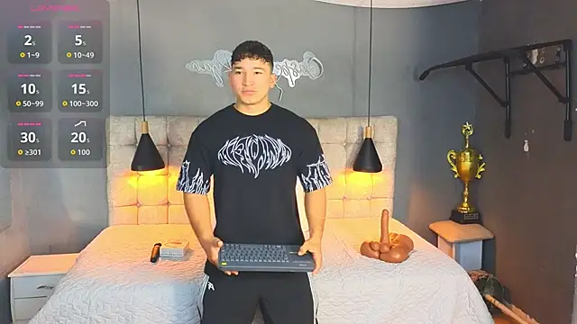 Snapshot of Horny_nick18 chatting on October 17, 2025, 11:35 am Horny nick18 online show from October 17, 2025, 11:35 am