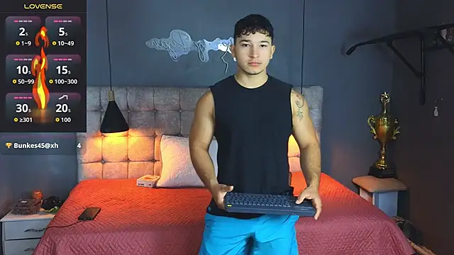 Snapshot of Horny_nick18 chatting on October 22, 2025, 9:20 am Horny nick18 online show from October 22, 2025, 9:20 am