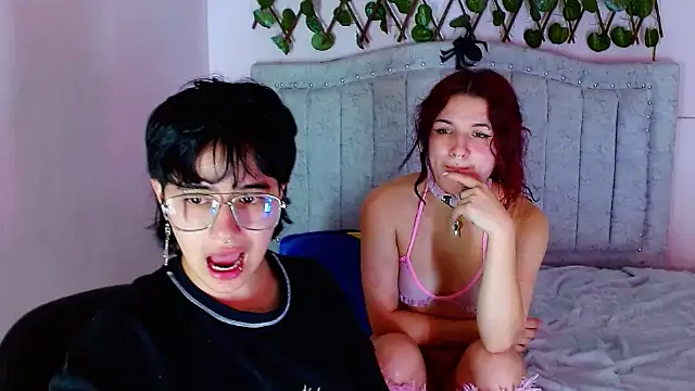 katalinathxandbritney1 online show from December 15, 2025, 4:39 am