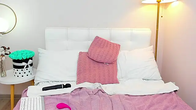 AndreaButt online show from March 2, 2026, 7:15 am