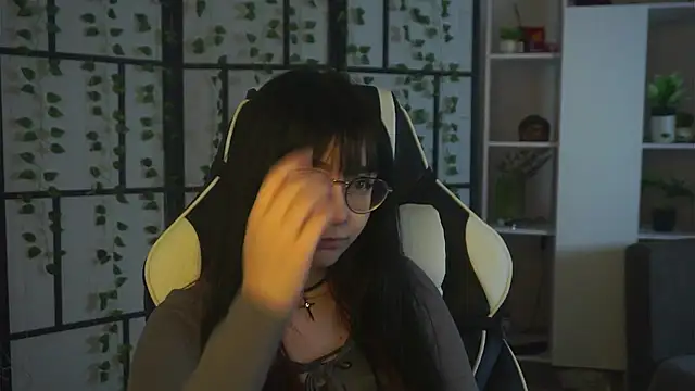 BereniceBattersby online show from October 5, 2025, 8:29 pm