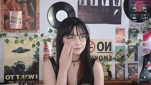 BereniceBattersby online show from November 4, 2025, 9:41 am