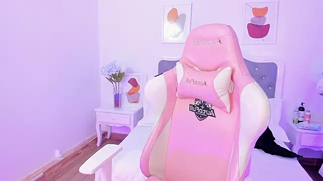 Snapshot of Shaleena_ chatting on October 25, 2025, 8:25 pm Shaleena  online show from October 25, 2025, 8:25 pm