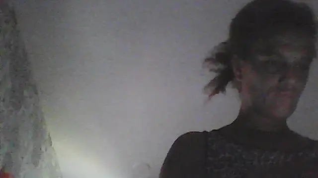 sarahkat86 online show from November 3, 2025, 12:50 pm