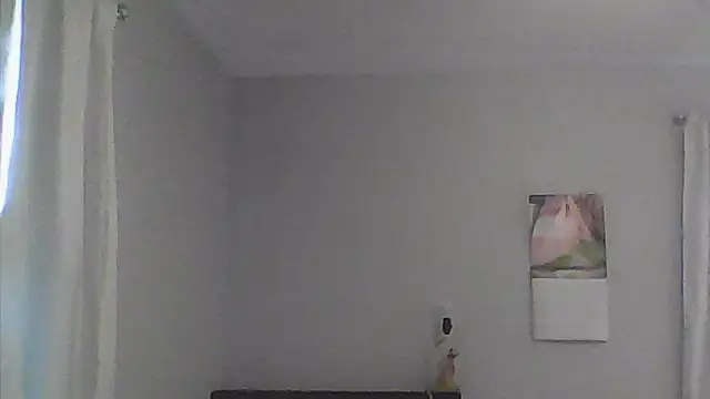 sarahkat86 online show from April 12, 2026, 11:10 pm