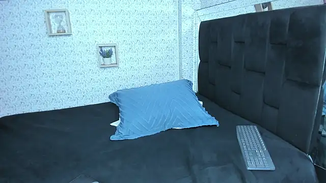 Snapshot of lisa_logan chatting on November 8, 2025, 4:01 am lisa logan online show from November 8, 2025, 4:01 am