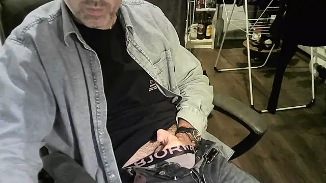 Chrisprngr online show from October 6, 2025, 8:17 pm