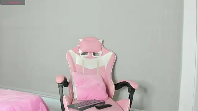 kendal hot01 online show from November 14, 2025, 11:53 am