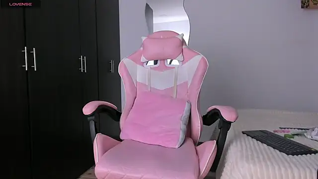 kendal hot01 online show from April 7, 2026, 7:03 pm