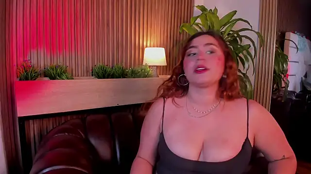 Snapshot of AdelaTaylor chatting on October 4, 2025, 8:18 pm AdelaTaylor online show from October 4, 2025, 8:18 pm