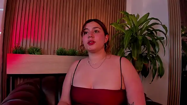 Snapshot of AdelaTaylor chatting on October 5, 2025, 10:07 pm AdelaTaylor online show from October 5, 2025, 10:07 pm