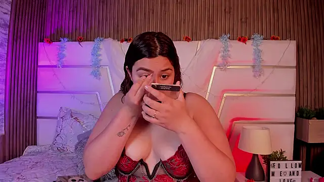 Snapshot of AdelaTaylor chatting on October 9, 2025, 7:01 pm AdelaTaylor online show from October 9, 2025, 7:01 pm