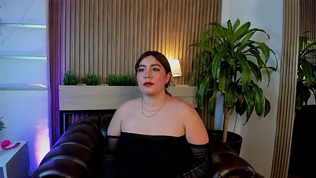 Snapshot of AdelaTaylor chatting on October 11, 2025, 9:46 pm AdelaTaylor online show from October 11, 2025, 9:46 pm