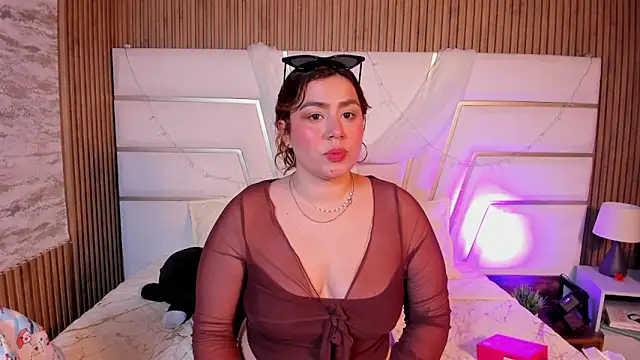 Snapshot of AdelaTaylor chatting on October 16, 2025, 7:26 pm AdelaTaylor online show from October 16, 2025, 7:26 pm