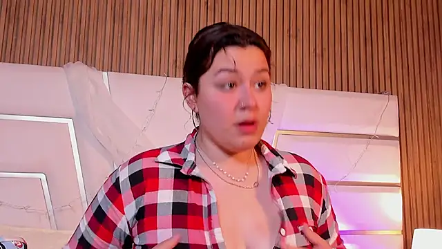 Snapshot of AdelaTaylor chatting on October 17, 2025, 1:57 pm AdelaTaylor online show from October 17, 2025, 1:57 pm