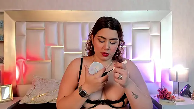 Snapshot of AdelaTaylor chatting on October 25, 2025, 11:51 am AdelaTaylor online show from October 25, 2025, 11:51 am