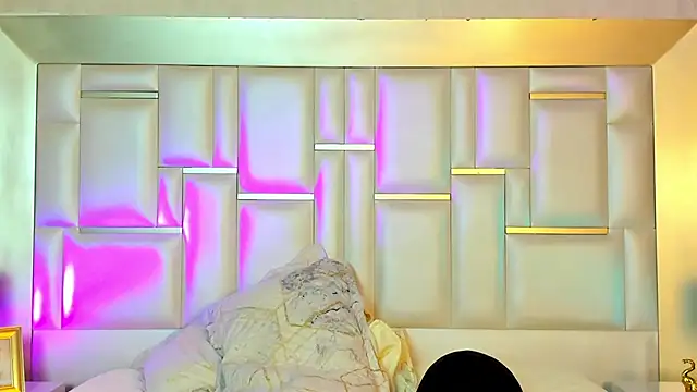 Snapshot of AdelaTaylor chatting on November 3, 2025, 11:33 am AdelaTaylor online show from November 3, 2025, 11:33 am