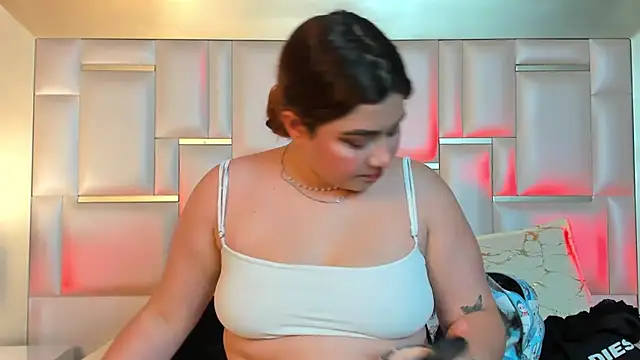 Snapshot of AdelaTaylor chatting on November 6, 2025, 11:44 am AdelaTaylor online show from November 6, 2025, 11:44 am